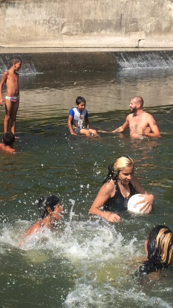 Pancharevo, det var godt med en dag i vannet. prøvde å lære de å svømme, men skuldrene mine som hoppebrett var mye mer gøy.... ai ai ai